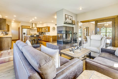 Hot Tub! Mtn-View Family Haven in Black Forest House in Black Forest