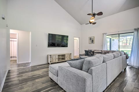 Navarre Home w/ Game Area + Screened-In Porch House in Alabama