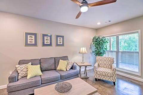 Dtwn Bull Shoals Condo: 1 Mi to Lake Access! Apartment in Bull Shoals