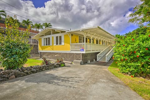 Kailua-Kona Guest House w/ Lanai < 7 Mi to Beach House in Kalaoa