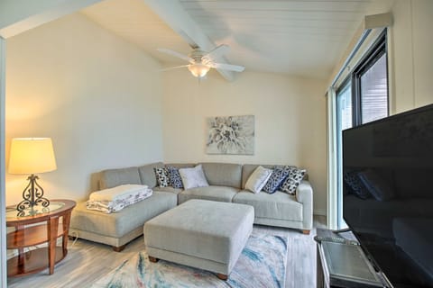 Kailua-Kona Guest House w/ Lanai < 7 Mi to Beach House in Kalaoa