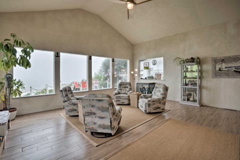 Oceanside Getaway w/ Beach Access & Home Gym! House in Oregon