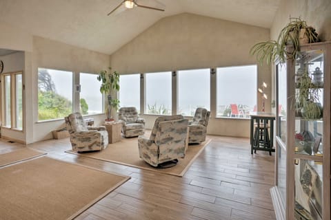 Oceanside Getaway w/ Beach Access & Home Gym! House in Oregon