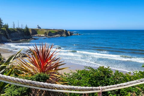 Oceanside Getaway w/ Beach Access & Home Gym! House in Oregon