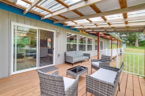 Cozy North Bend Getaway Near Dunes + Ocean! House in Oregon