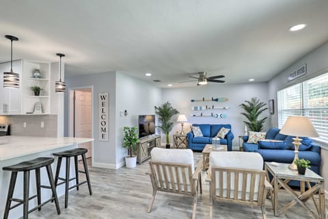 2 Mi to Beach: Home w/ Screened Porch in Largo House in Largo