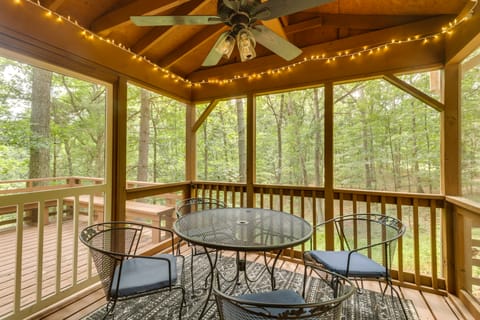 Private Hot Tub & Fire Pit: Family Broadway Cabin House in Shenandoah Valley
