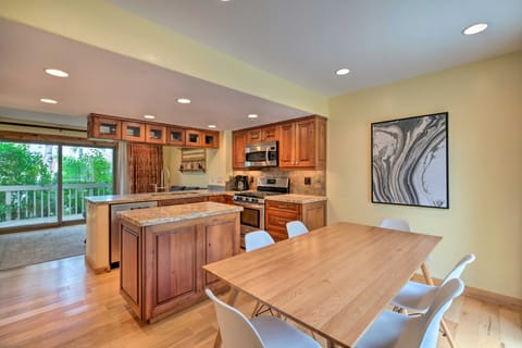 Spacious Park City Retreat: Golf Course Views Apartment in Snyderville