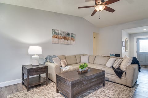 Largo Oasis w/ Pool & Grill: 6 Mi to Beach! House in Largo