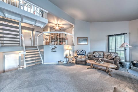 Ruidoso Downs Condo w/ Mtn View + Balcony! Apartment in Ruidoso