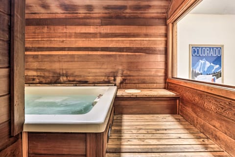 Mtn View Granby Condo w/ In-Unit Hot Tub! Apartment in Granby