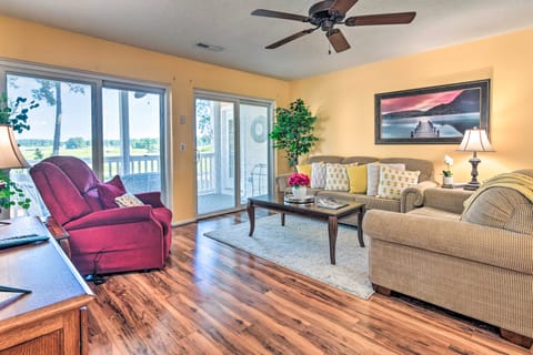 Pool, Patio & Golf Course Views: Myrtle Beach Gem Apartment in Carolina Forest
