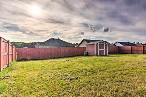 8 Mi to Downtown Little Rock: Home w/ Fenced Yard House in Little Rock