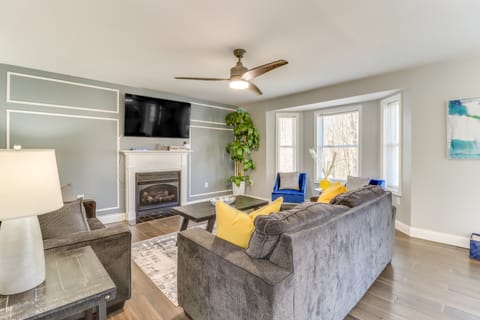 Hot Tub! Family Tobyhanna Getaway 12 Mi to Slopes House in Coolbaugh Township