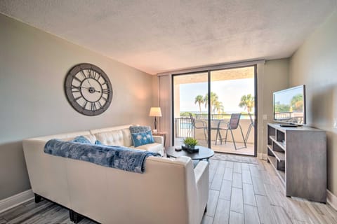 Relaxing Hudson Condo Steps from the Pool! Apartment in Hudson