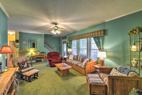 Beautiful Lakefront Retreat w/ Dock & Grill! House in Lake Gaston