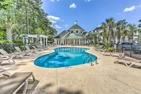 Centrally Located Studio w/ Pool in Myrtle Beach Apartment in Carolina Forest