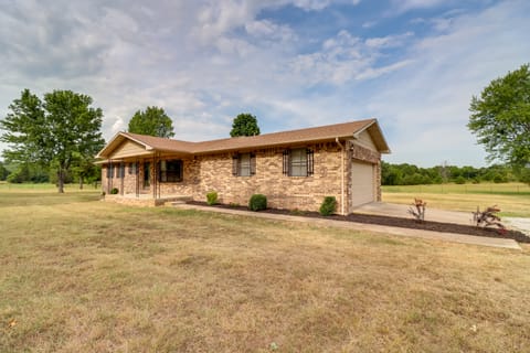 Charming Mountain Home Getaway w/ Gas Grill! House in Arkansas