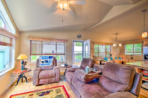 Awesome Hoodsport Cabin - Nearby Hiking Areas House in Washington