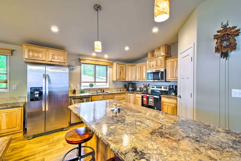 Awesome Hoodsport Cabin - Nearby Hiking Areas House in Washington