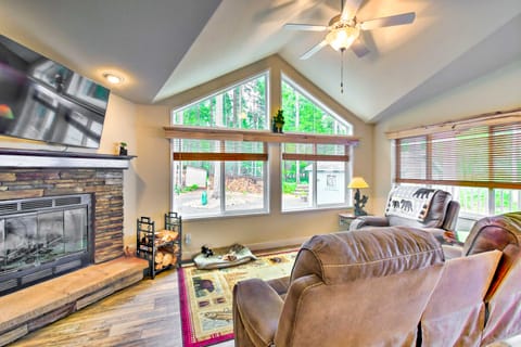 Awesome Hoodsport Cabin - Nearby Hiking Areas House in Washington