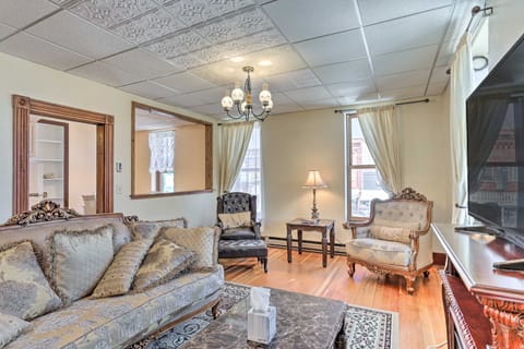 Shop, Hike & Explore! Historic Dtwn Custer Apt Apartment in Custer