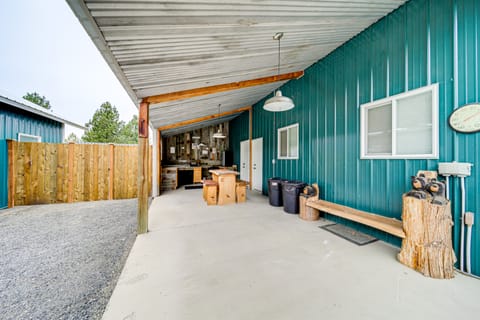 Unique Country Farmhouse Near Lake Roosevelt Cottage in Franklin D Roosevelt Lake