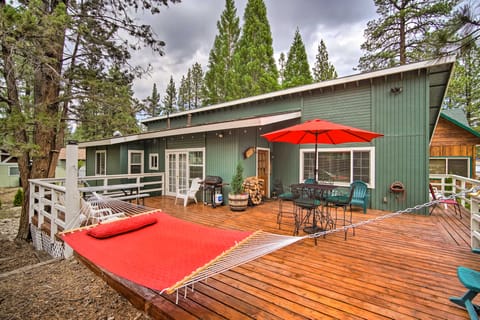 3 Mi to Skiing: Big Bear Cabin w/ Deck House in Big Bear