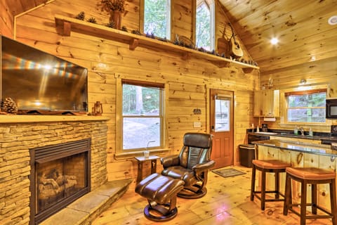 Charming Murphy Cabin w/ Porch - Near Hiking! House in Tennessee