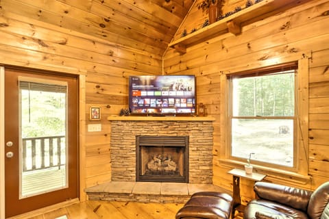 Charming Murphy Cabin w/ Porch - Near Hiking! House in Tennessee