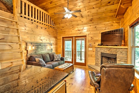 Charming Murphy Cabin w/ Porch - Near Hiking! House in Tennessee