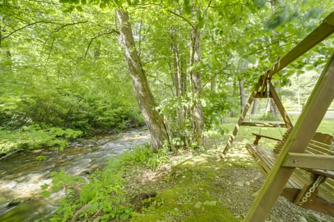 'Campbell Retreat' in Maggie Valley w/ Deck! House in Maggie Valley