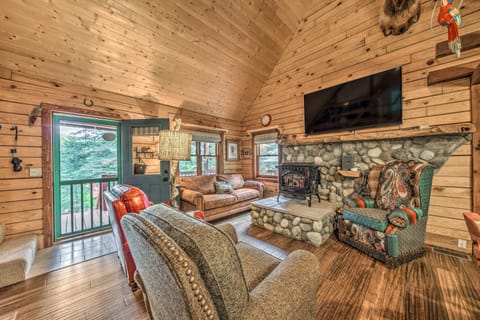 Tree-Lined 'Polly's Perch' w/ Mountain Views! House in Ruidoso