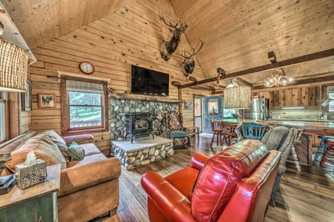 Tree-Lined 'Polly's Perch' w/ Mountain Views! House in Ruidoso