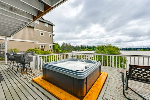 Lakeside Lacey Gem w/ Sauna + Private Dock House in Lacey