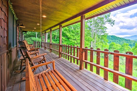 Slaty Fork Escape w/ Mountain View + Hot Tub! House in Shenandoah Valley