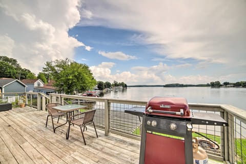 Waterfront Michigan Center Home w/ Boat Dock! House in Ohio