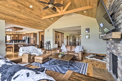 Game Room & Hot Tub: Luxe Grand Lake Retreat! House in Rocky Mountain National Park
