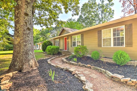 Charming Retreat < 2 Mi to Cranfield Marina! House in Norfork Lake