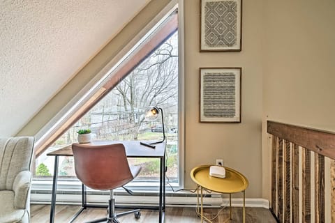 Golf, Ski + Fish: Cabin w/ Deck in Tobyhanna! House in Coolbaugh Township