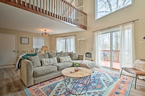 Golf, Ski + Fish: Cabin w/ Deck in Tobyhanna! House in Coolbaugh Township