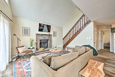 Golf, Ski + Fish: Cabin w/ Deck in Tobyhanna! House in Coolbaugh Township