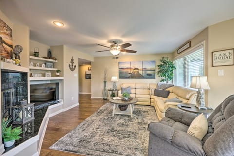 Beautiful Hot Springs Condo w/ Lake Hamilton Views Apartment in Lake Hamilton