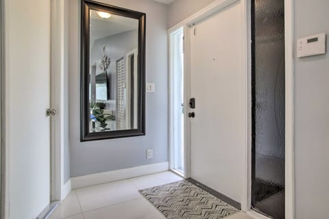 Lovely Lauderhill Retreat < 12 Mi to Beach! House in Lauderhill