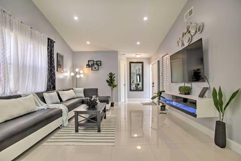 Lovely Lauderhill Retreat < 12 Mi to Beach! House in Lauderhill