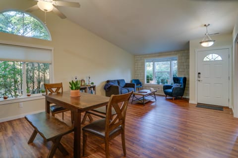 Beautiful Pet-Friendly Washougal Home w/ Fire Pit! House in Washington