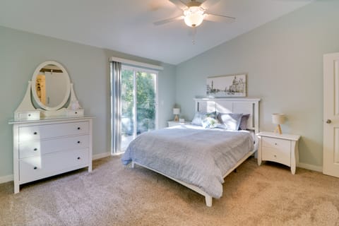 Beautiful Pet-Friendly Washougal Home w/ Fire Pit! House in Washington