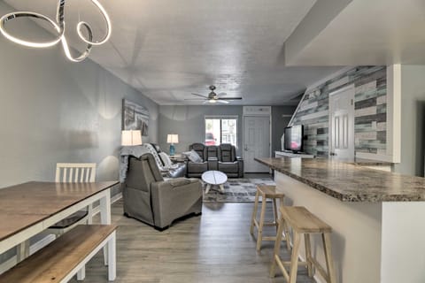 Walk to Beach: Modern PCB Townhome w/ Patio Apartment in Panama City Beach