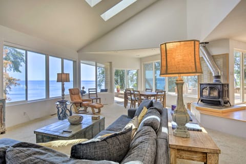 Hike, Bike & Explore: Oceanfront Kingston Getaway House in Hansville