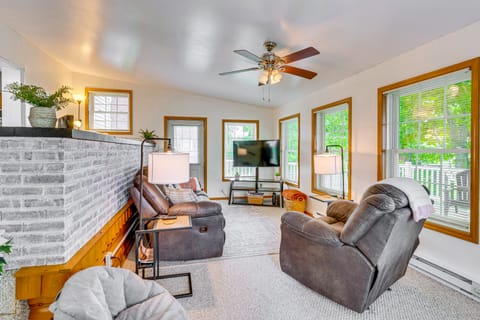 'The Shady Cottage' Millersburg Getaway w/ Deck House in Millersburg